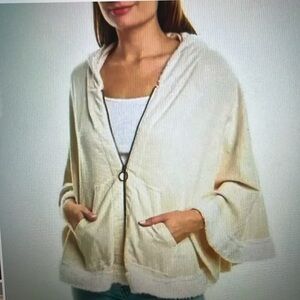 XCVI Millicent cape, like new